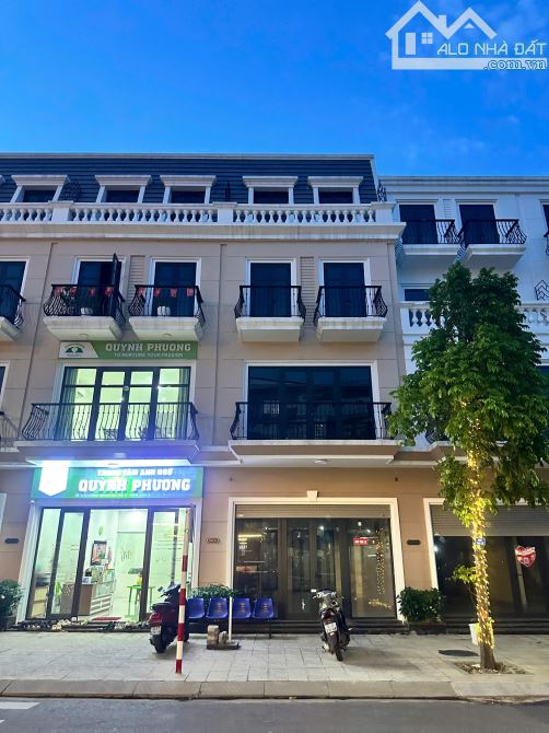 BÁN SIÊU PHẨM HG03-22 XẺ KHE SHOPHOUSE ROYAL PARK - 1