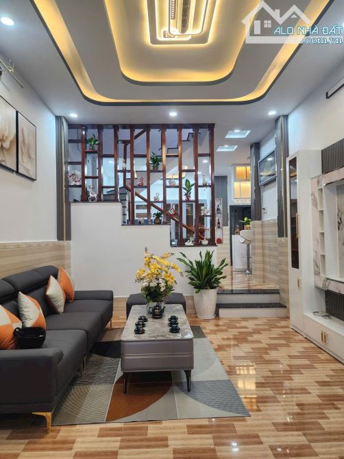 CẦN BÁN GẤP NHÀ ĐẸP – HẺM XE HƠI CÁCH P. Phú Mỹ Quận 7 – FULL NỘI THẤT – CHỈ 7.45 TỶ - 1