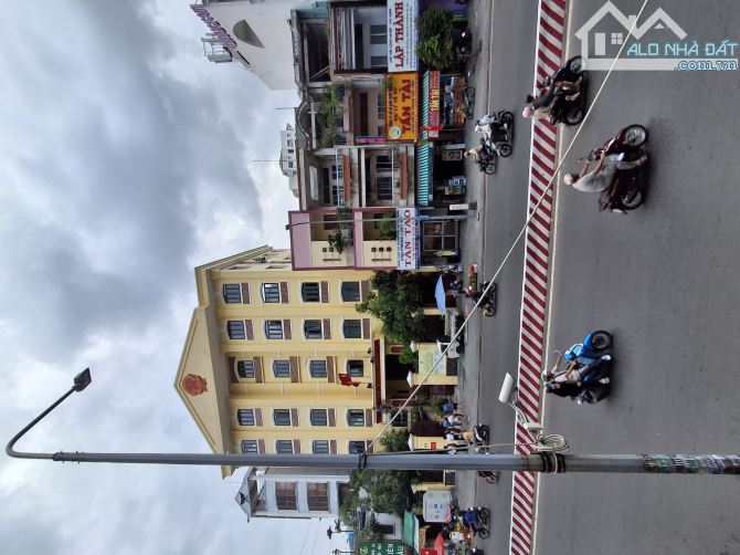MẶT TIỀN KINH DOANH NGAY VÒNG XOAY ĐẦM SEN QUẬN 11 - 1