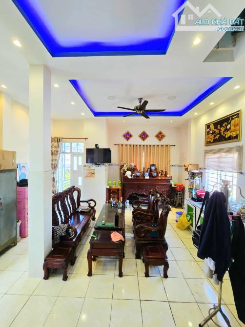 BÁN NHÀ PHỐ 3 TẦNG, ĐƯỜNG Ô TÔ,GẦN CHỢ LONG TRƯỜNG,DÒNG TIỀN 20TR/TH ,GIÁ CHỈ 5.8 TỶ - 1