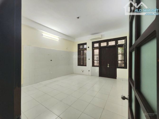 Cho thuê Biệt thự nguyên căn ngõ 402 Bạch mai, DT 84m2, 4 tầng, giá 25 triệu/ tháng. - 1