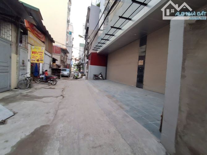 Nhà đẹp ở ngay tại Phố Trạm, Cổ Linh, DT 50M2, 8 Tầng, MT 4,2M, ô tô tránh, nội thất si - 1