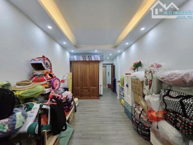 Nhà đẹp khu phân lô Đội Cấn, thang máy, ngõ thoáng 3m, 35m2 đất full nội thất. Giá 10.3 tỷ - 1