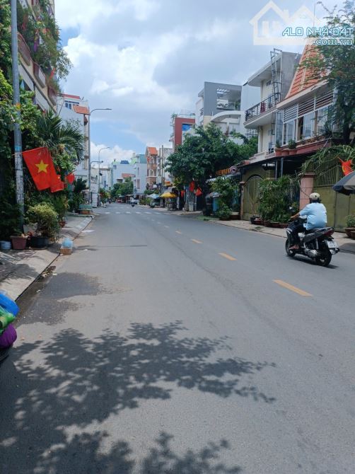 Bán nhà căn góc MTKD Nguyễn Xuân Khoát Tân Phú 4.3x20.5m đúc 2 lầu giá 15.2 tỷ TL - 1