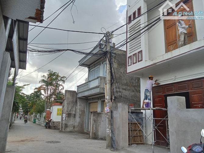 Chủ gửi bán căn nhà 2,5 tầng tại trục liên thôn Thủy Đường.căn góc dt đất 60m2 .giá chỉ 3t - 1