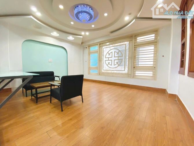 Nhà Nguyễn Oanh - Khu biệt thự Huy Hoàng, P.17,GV. DT:4m x 18m trệt lửng 3 lầu, giá: 9 tỷ - 1