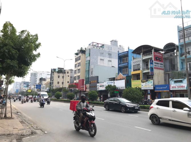 Bán tòa nhà góc 2 mặt tiền Châu Văn Liêm và Trần Hưng Đạo Q.5, 11 tầng HĐT 800 triệu/tháng - 1
