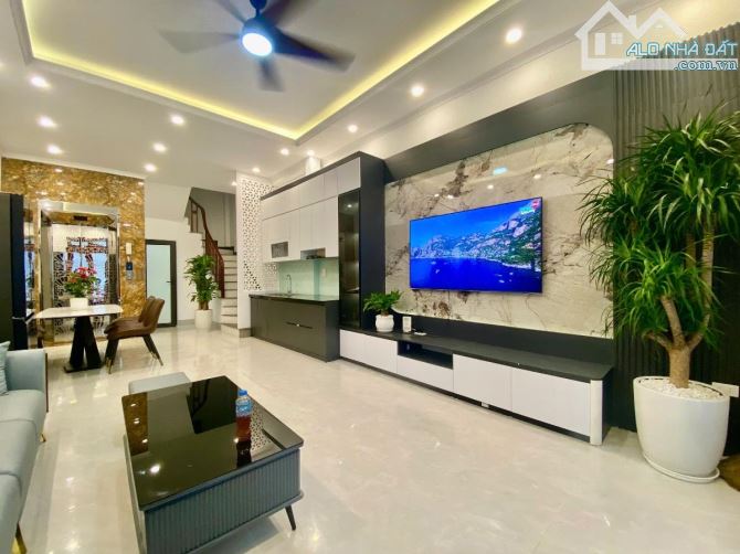 BÁN NHÀ ĐÀM QUANG TRUNG - LONG BIÊN - THANG MÁY - FUL NỘI THẤT - 48M X 6 TẦNG - MT 4.5M - 1