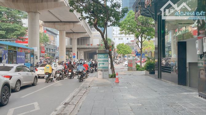 Bán nhà Mặt Phố Xuân Thủy,  DT 127m x 3 tầng, mặt tiền 6m, 69 tỷ đồng - 1