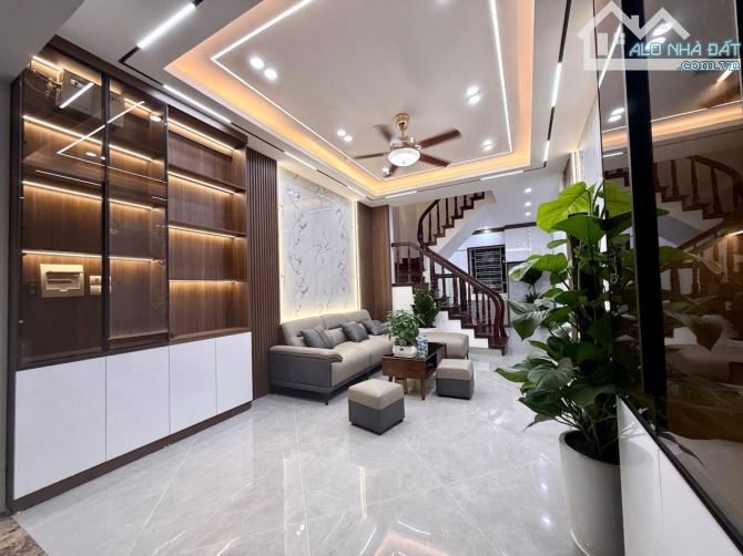 - Bán nhà Trần Cung, 10m ô tô, sát phố, nội thất xịn sò, 42m2, 9.1 tỷ. - 1
