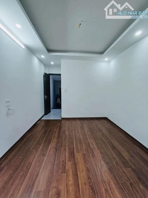 Bán gấp nhà Hoàng Mai, sát hồ Đền Lừ, 5 tầng thang máy mới cứng, gần oto 42m2, giá 8.5 tỷ - 1