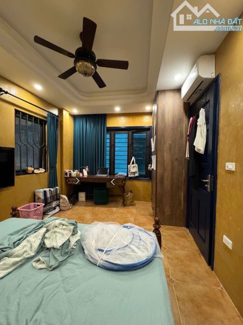 BÁN NHÀ HOÀNG QUÔC VIỆT - Ô TÔ QUA NHÀ - HAI THOÁNG - NGÕ THÔNG - 40M2, 5 TẦNG, HƠN 14 TỶ - 1