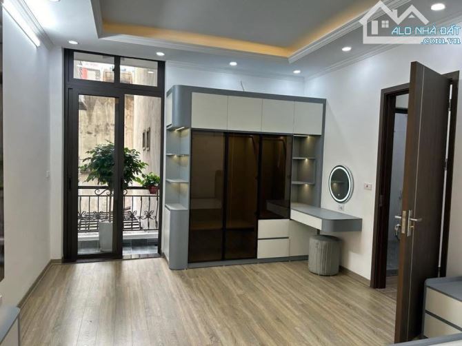 - Bán nhà Trần Cung, 10m ô tô, sát phố, nội thất xịn sò, 43m2, 9.3 tỷ. - 1