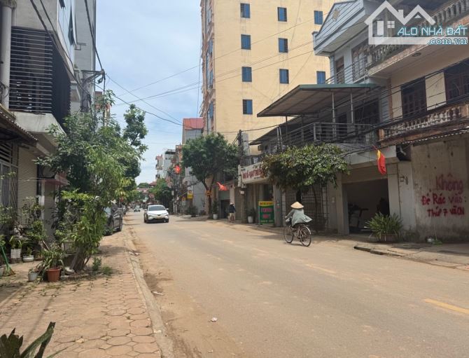 BÁN ĐẤT TẶNG NHÀ CẤP 4 KIM CHUNG, ĐÔNG ANH, ĐƯỜNG TRẢI AFPHAN, OTO ĐỖ CỬA. - 1