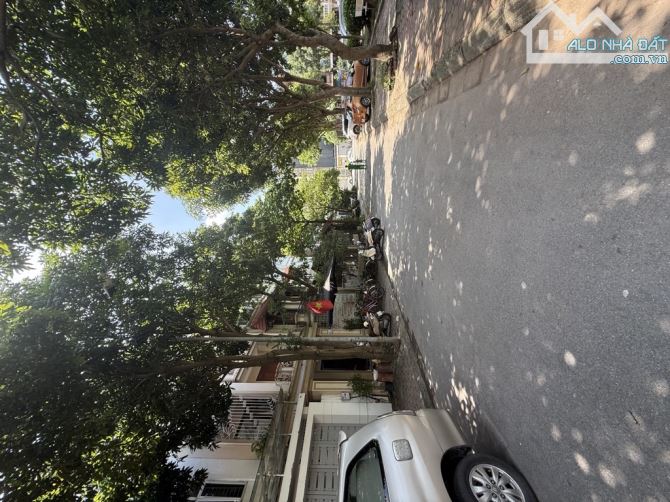 BIỆT THỰ NHÀ VƯỜN KĐT VIỆT HƯNG 105M2, 4 TẦNG, MT RỘNG, VỈA HÈ KINH DOANH, VIEW VƯỜN HOA - 1