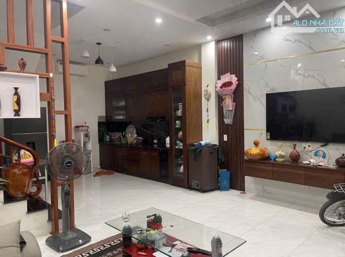 Cô hàng xóm nhà em đang cần bán nhà 5t,41m tại Vạn Phúc ,Hà Đông, tiện ích tốt chỉ 8t - 1