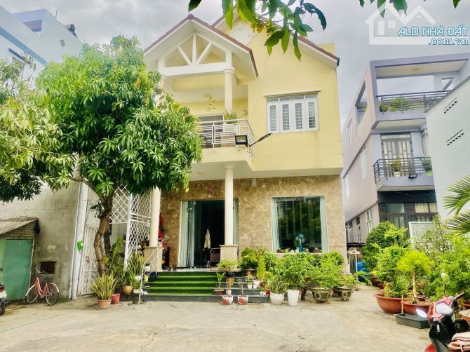 BÁN BIỆT THỰ SÂN VƯỜN – NGUYỄN VĂN QUỲ - Quận 7 – 322m2, 2 Tầng, 20 tỷ - 1