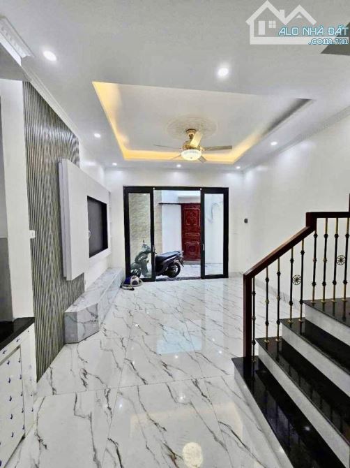 - Bán nhà Trần Cung, 10m ô tô, sát phố, nội thất xịn sò, 45m2, 9.7 tỷ. - 1