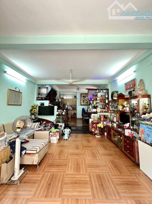 Chủ cần bán gấp nhà hẻm ô tô Tân Phú sát mặt tiền, nở hậu, chỉ 5.x tỷ , 55m, hiếm - 1