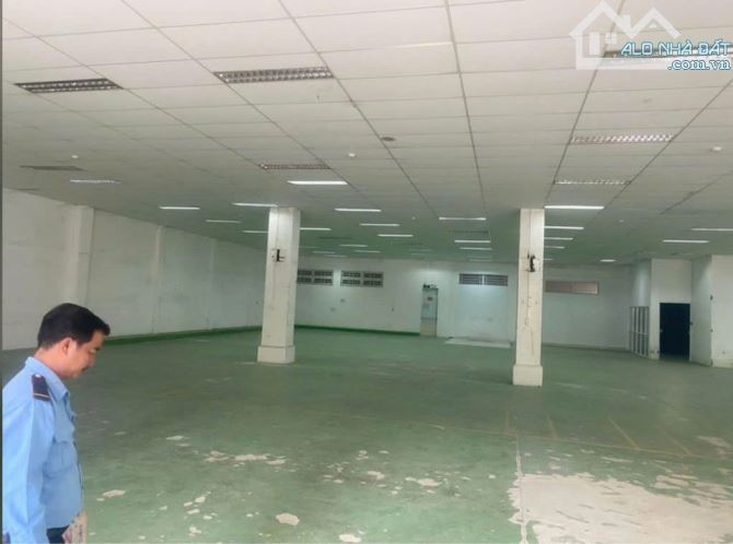 Cho thuê kho SIÊU VIP 2.200m² đường Phạm Văn Hai, P. 2, Quận Tân Bình - 1