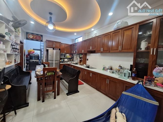 Nhà Đối diện Trường Đại Học Sư Phạm Kỹ Thuật gần Ngã Tư Thủ Đức Dt 93m2, Ngang 12m, 8 tỷ - 1
