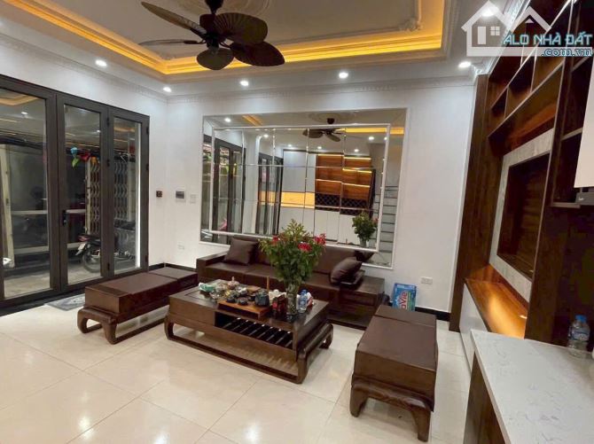 MINH KHAI – MỘT BƯỚC RA Ô TÔ - NHÀ ĐẸP 38m2/ 5 TẦNG  – 7,x TỶ (CÓ TL) MẶT TIỀN RỘNG - 1
