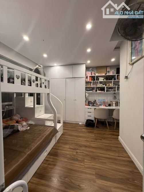 Bán nhà CC Licogi P. Đại Từ, HN, DT 100 m2, giá bán 6.4 tỷ 🔥Mô tả: ☀️ Nhà thoáng, tầng tr - 1