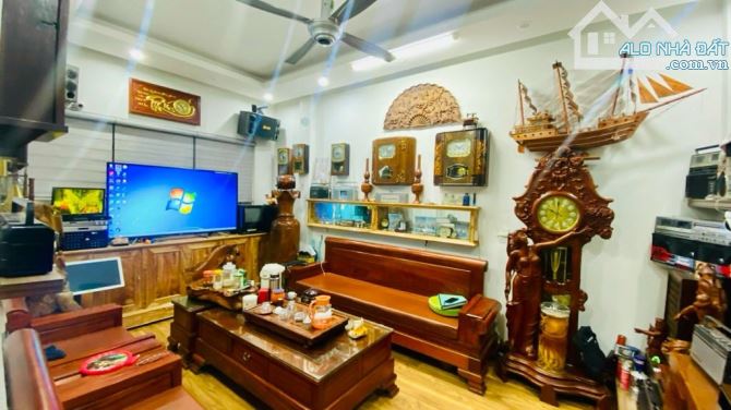 Bán nhà 30m ra đường Láng - Đống Đa - phân lô - ô tô tránh - MT 5.2m - giá chào 18.5 tỷ - 1