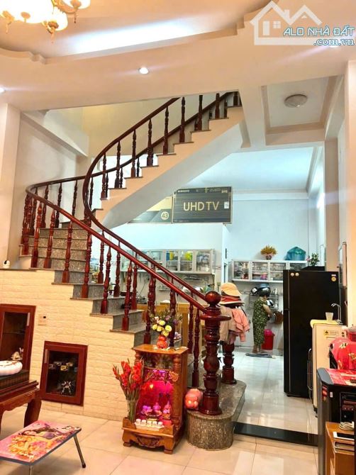 Nhà 2 tầng  gần siêu thị go đường hai bà trưng đông hoà - 1