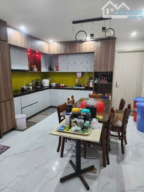 🎉🎉🔸 Nhà 3 tầng, xây chắc chắn, đẹp long lanh: có 4 phòng ngủ, 4WC, Bếp, phòng Khách - 1