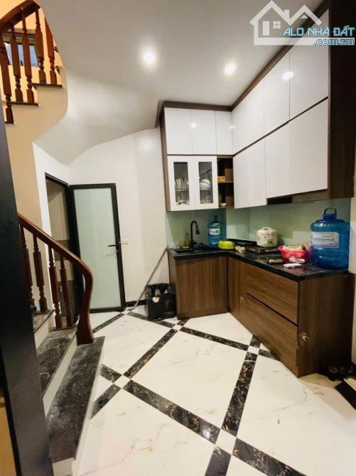 Vài bước chân ra mặt phố Khương Trung, 32m2 x 5 tầng giảm mạnh còn 7.27 tỷ. Ngõ nông - 1