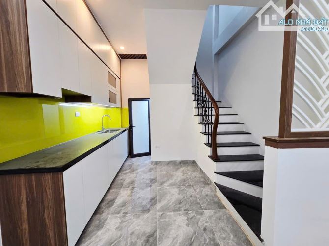 BÁN NHÀ PHỐ NGUYÊN XÁ - 30M,5 TẦNG, 3.5M MẶT TIỀN - 6 TỶ - XÂY MỚI HIỆN ĐẠI - VF3 ĐỖ CỬA - 1