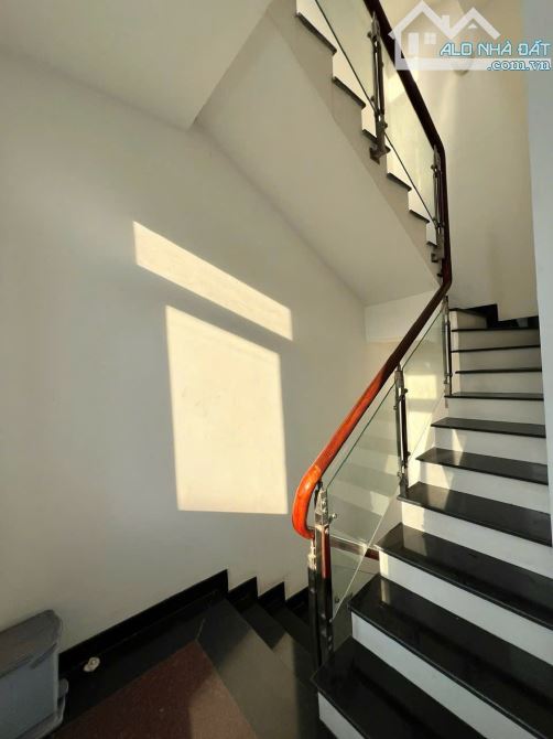 Bán nhà căn góc 2MT nhà 5 lầu thang máy đường Bảy Hiền, P11, Tân Bình. DT: 4.6m x 13m - 1