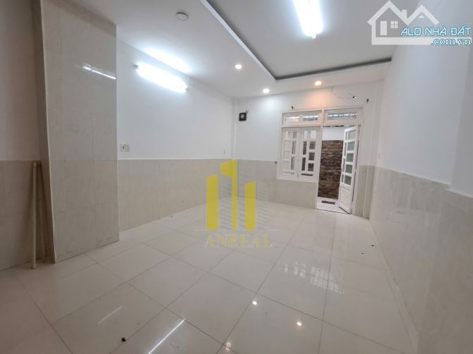 NHÀ 3 LẦU 8 PHÒNG GẦN CAO ĐỨC LÂN - GIÁ 30 TRIỆU - 1