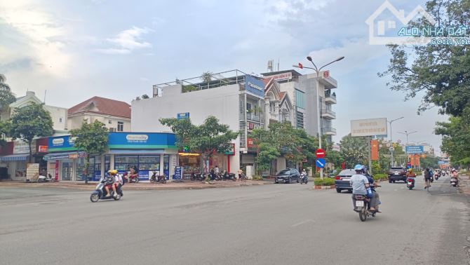 Bán đất mặt tiền TTHC Dĩ An, hơn 80tr/m2, 135m2, full thổ cư, gần BigC Go Dĩ An - 1