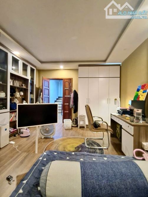 NHÀ ĐẸP Ở NGAY CẦU GIẤY 48 M 5 TẦNG MT 4,5 M GIÁ 13,x TỶ- NGÕ THÔNG - VÀI BƯỚC RA MẶT PHỐ - 1