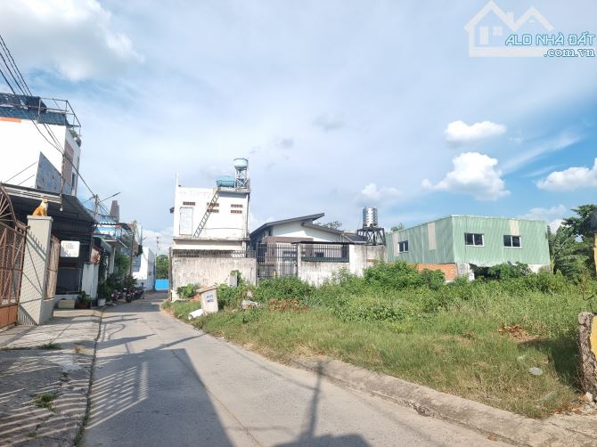 22x48 Trung tâm thị trấn Đức Hòa, Trường Võ Văn Tần chạy vào - 1