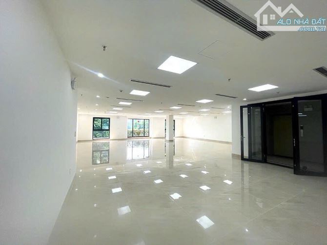 BÁN GẤP TÒA NHÀ VĂN PHÒNG VIP HAI BÀ TRƯNG - 398 M2- MT -12 M -8 T - 2 T MÁY - 2 T HẦM - 1