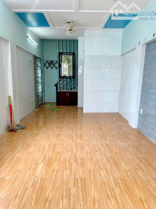 Nhà 2 tầng Dương Bạch Mai P5 Q8  đối diện UBND Q8. Hẻm thông quán ốc Cô 6 - 1