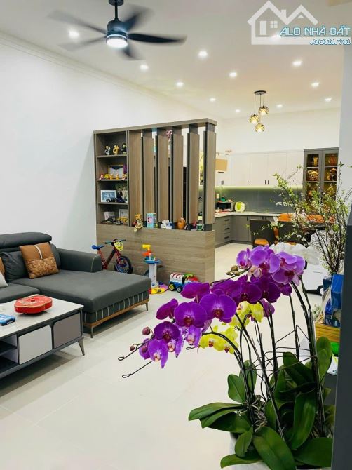 Bán nhà đẹp thiết kế hiện đại 1 trệt 2 lầu hẻm Ngô Gia Tự - Tân An - 1