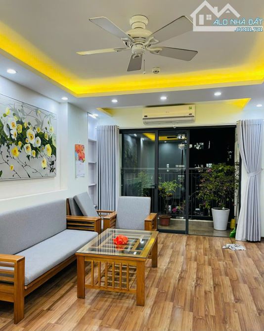 Cho thuê căn hộ Bình Minh Garden Đức Giang, 95m 3 ngủ 2 wc. Full nội thất. Giá 13 triệu - 1