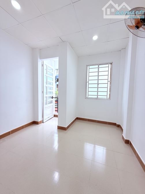 Nhà đẹp Nguyễn Văn Khối Gò Vấp 3 tầng 3 PN 2 wc sổ hồng chính chủ nhỉnh 3 tỷ - 1