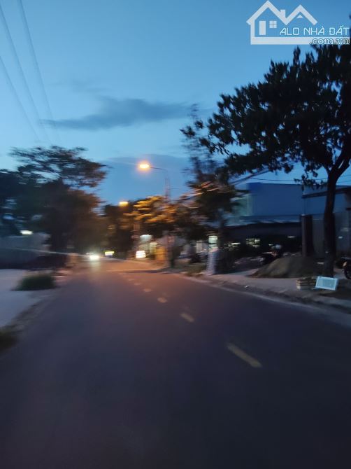 Nhà C4 92m² – Vị Trí Đẹp Tôn Đản – Giá Mềm - 1