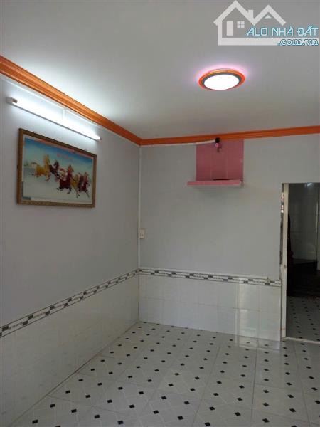 2.1 tỷ, bán nhà Bình Tân, Mã Lò, 25m2, 2 tầng, dtsd 50m2, sổ hồng riêng, hẻm xe hơi 4m - 1