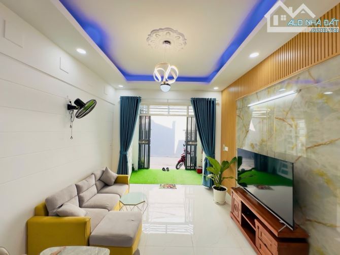 BÁN NHÀ ĐẸP HẺM XE HƠI LÊ VĂN KHƯƠNG Q12, DT 40M² (4x10), 2 TẦNG, FULL NỘI THẤT - 1
