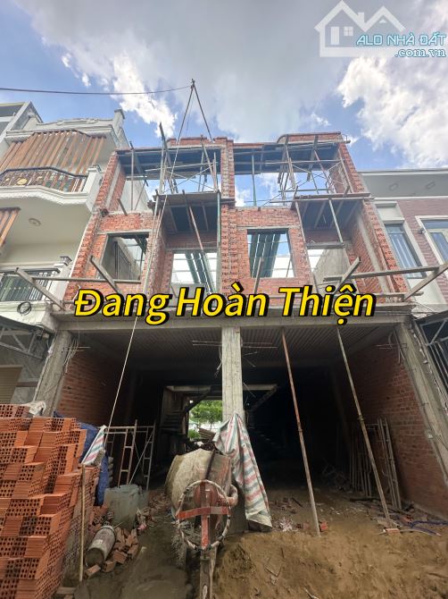 CHỦ GỞI BÁN NHÀ 1 TRỆT 1 LẦU 1 TUM THUỘC KDC VIP CỔNG SAU CTY POUCHEN P. HOÁ AN - 1