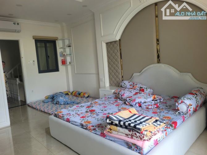 Nha bán Bình Tân. Biệt Thự Mới Xây, MT Lê Văn Quới giáp Tên Lửa. 4,5×20m×4tâng. nhỉnh 12ty
