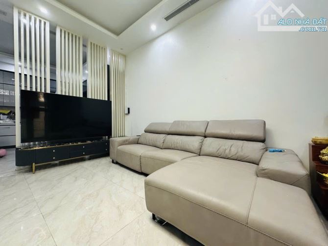 BÁN NHÀ YÊN LỘ - YÊN NGHĨA- HÀ ĐÔNG- ĐƯỜNG OTO TRÁNH 15M DT 90,2M2
NHỈNH 11 TỶ - 1