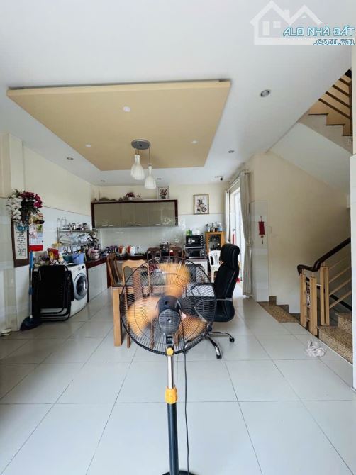 NHÀ PHỐ MẶT TIỀN TRẦN XUÂN SOẠN, QUẬN 7, 3 TẦNG, 12X7m, HẺM XE HƠI QUAY ĐẦU,NHỈNH 11 TỶ - 1