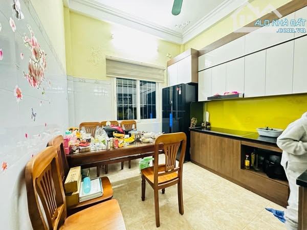 BÁN NHÀ VƯƠNG THỪA VŨ- THANH XUÂN - DÂN XÂY- 2 MẶT THOÁNG- GẦN CHỢ- CÁCH OTO 40M- Ở SƯỚNG - 1